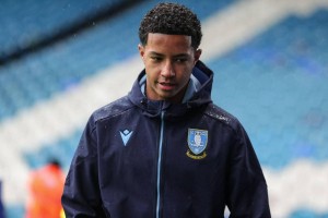 500彩票-TA：切尔西接近100万镑签谢周三17岁左后卫阿拉奥，曼联也在谈