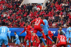 500彩票-4-1 2-1 1-0 中超疯狂一夜！海港大胜西海岸 蓉城领跑 河南赢玉昆